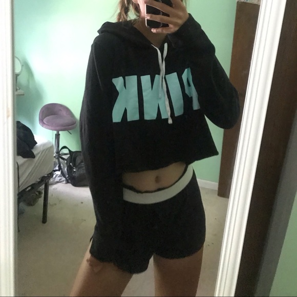 Black cropped hoodie from pink - Picture 4 of 5
